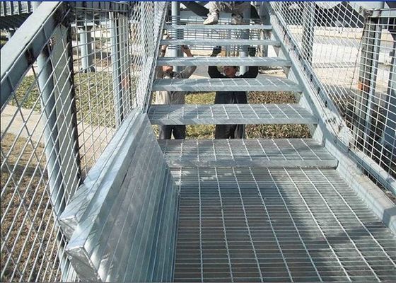Ząbkowane stalowe stopnie schodowe Stalowa krata