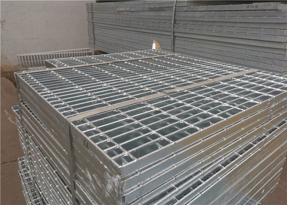 Q235 Stalowa platforma ze stali węglowej Kratka ocynkowana ząbkowany kwadratowy kształt