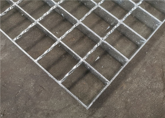 Q235 Stalowa platforma ze stali węglowej Kratka ocynkowana ząbkowany kwadratowy kształt