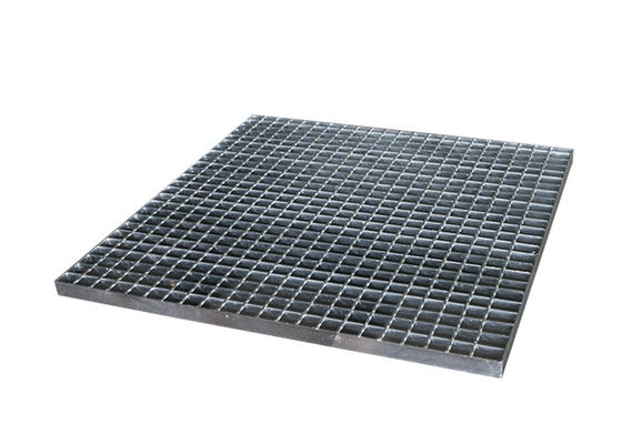 Stopnie schodowe z ząbkowanej kraty 40x5mm dla inżynierii miejskiej