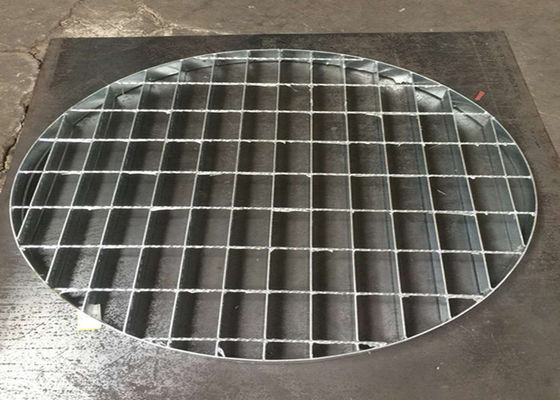 Zewnętrzna metalowa pokrywa włazu Kratka 25 * 3 mm Okrągła krata ocynkowana