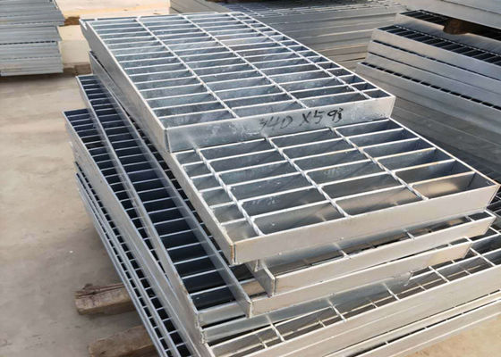 Zewnętrzna platforma pomostowa Stalowa krata 1000x1000 Mm Stal nierdzewna 304