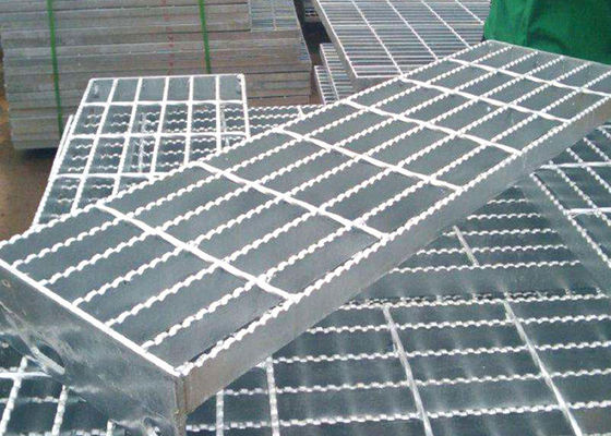 Stalowa platforma kratowa Sawtooth Catwalk