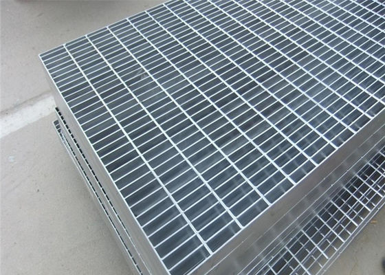 Szerokość 2m Antypoślizgowa kratka Q235 Heavy Duty Steel w kształcie zęba