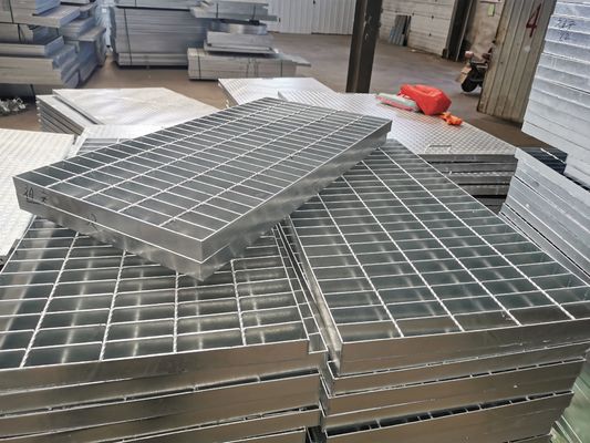 Kwadratowe, antypoślizgowe stalowe stopnie schodowe 40 mm do inżynierii sanitarnej