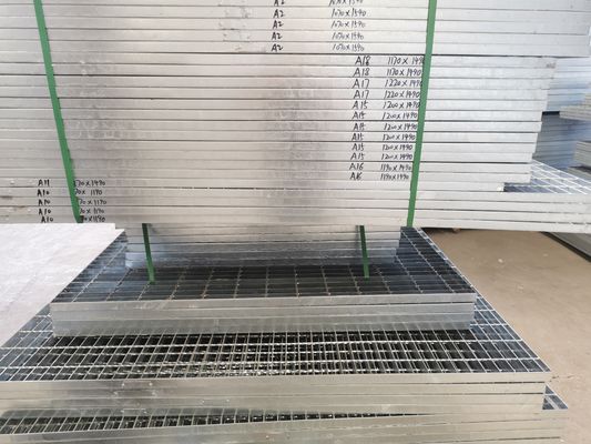 ODM Stalowa krata cynkowana ogniowo o szerokości 1 m T4 Typ Factory Outdoor