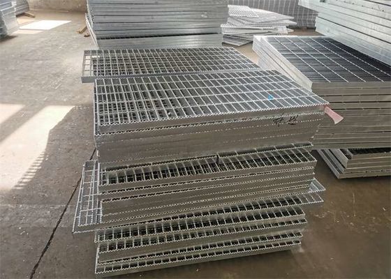 Kraty podjazdowe ze stali ocynkowanej zębatej Kraty aluminiowe 6063 do odwodnienia stadionu