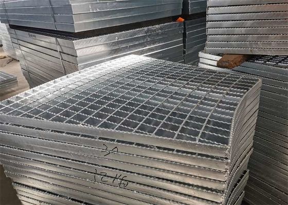 Kraty podjazdowe ze stali ocynkowanej zębatej Kraty aluminiowe 6063 do odwodnienia stadionu
