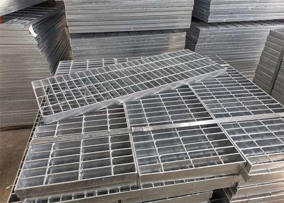 Ocynkowane ogniowo stopnie schodowe Stalowa krata 60 mm ząbkowany styl