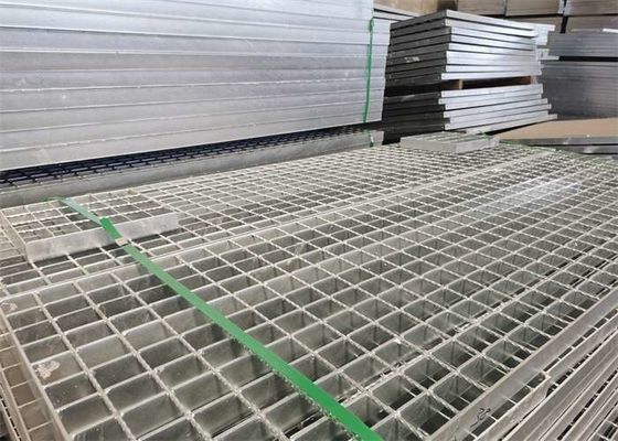 ISO9001 Kraty podjazdowe ze stali w kolorze srebrnym Kraty do wiaduktu drogowego