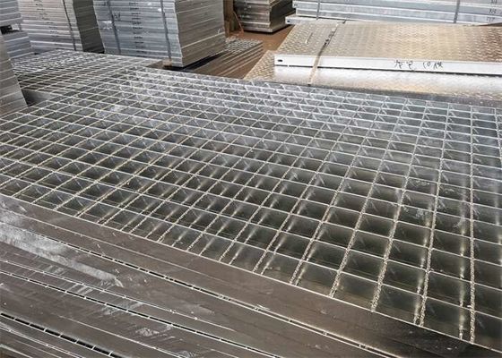 Krata podjazdowa ze stali antykorozyjnej o szerokości 1250 mm dla zakładów chemicznych
