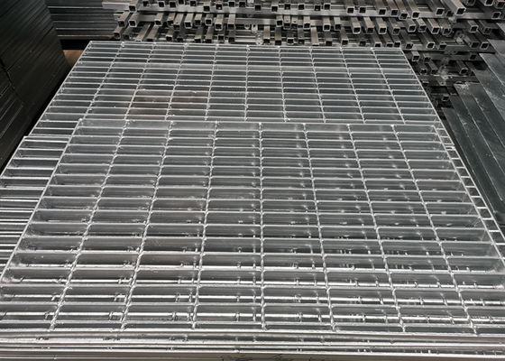 1000 mm × 6000 mm ze stali ocynkowanej ogniowo ze stali ocynkowanej, odpornej na poślizg, zgrzewana stalowa krata