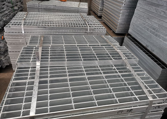 Ocynkowana krata ze stali nierdzewnej 304 90 mm do farmaceutycznej platformy magazynowej